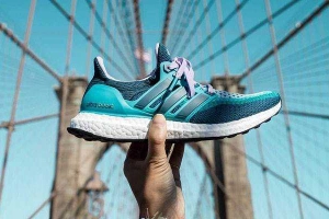 Adidas - Vincom Lê Văn Việt