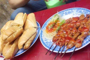 Ăn vặt A Tùng - Bánh Mì Bò Nướng Bơ Cambodia - Lê Hồng Phong