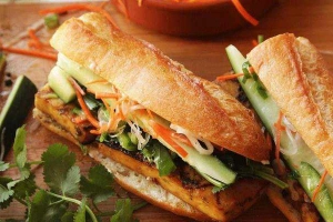 Ăn vặt Ái Ngân - Bánh Mì Heo Quay