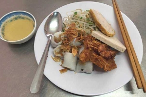 Ăn vặt Bà Năm - Bánh Cuốn Nóng