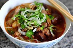 Ăn vặt Bà Tư Huế - Phở Bò & Bún Bò Huế