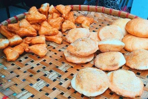 Ăn vặt Bánh Bao Chiên & Bánh Quẩy Đùi Gà - Quan Nhân