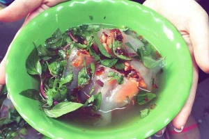 Ăn vặt Bánh Bột Lọc Chan Nước - Hồng Mai