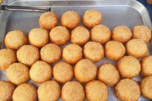 Ăn vặt Bánh Cam - Cách Mạng Tháng 8