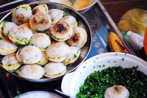 Ăn vặt Bánh Căn Bình Dân