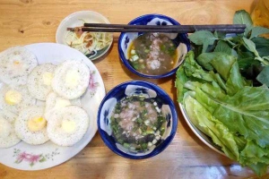 Ăn vặt Bánh Căn Đà Lạt
