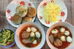 Ăn vặt Bánh Căn Lân Nguyệt - Hải Thượng Lãn Ông