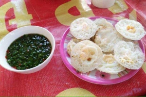 Ăn vặt Bánh Căn Vỉa Hè