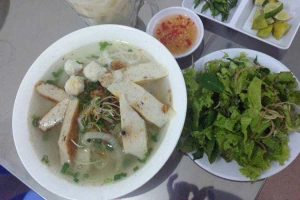 Ăn vặt Bánh Canh Chả Cá Ngã 3 Chùa