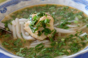 Ăn vặt Bánh Canh - Chợ Đồng Hới