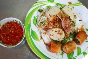 Ăn vặt Bánh Ướt Thịt Quay Bà Lan
