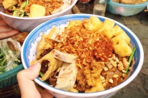 Ăn vặt Bánh Đa Trộn - Vườn Hoa Quán Thánh