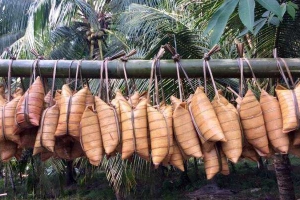 Ăn vặt Bánh Lá Dừa Bến Tre