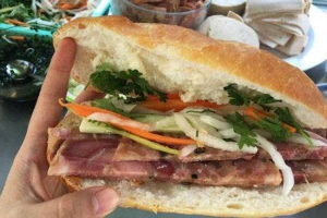 Ăn vặt Bánh Mì Anh Lắm