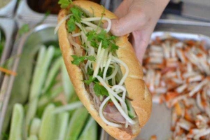 Ăn vặt Bánh Mì Anh Tú