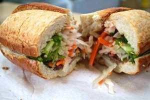 Ăn vặt Bánh Mì Bà Tám