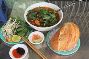 Ăn vặt Bánh Mì Bò Kho Quầy Số 13 - Phố Hàng Rong