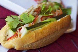 Ăn vặt Bánh Mì Chả Cá Nóng - Lê Trọng Tấn