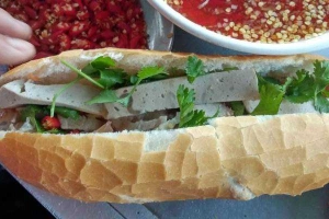 Ăn vặt Bánh Mì Chị Huệ