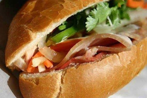 Ăn vặt Bánh Mì Cô Ba