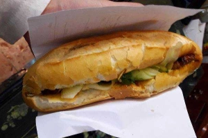 Ăn vặt Bánh Mì Cô Chi