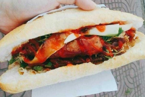 Ăn vặt Bánh Mì Cô Hai Nhà Bè