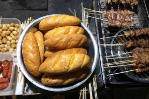 Ăn vặt Bánh Mì Cô Liên