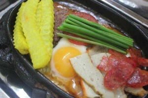 Ăn vặt Bánh Mì Cô Long - Nguyễn Chí Thanh