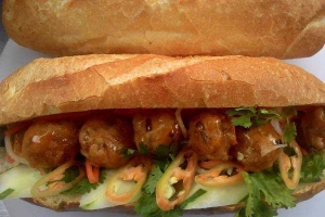 Ăn vặt Bánh Mì Cô Mỹ