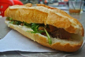 Ăn vặt Bánh Mì Cô Son