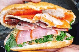 Ăn vặt Bánh Mì Cô Tuyết