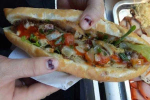Ăn vặt Bánh Mì Đầu Cầu Cẩm Nam