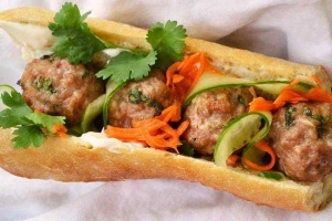 Ăn vặt Bánh Mì Đợi - Nguyễn Huệ