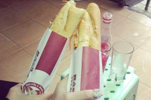 Ăn vặt Bánh Mì Đòn Gánh