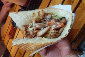 Ăn vặt Bánh Mì Doner Kebab & Trà Thái - Quán Thánh