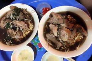 Ăn vặt Bánh Mì & Gà Hầm