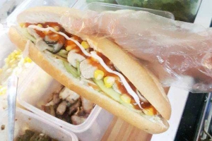 Ăn vặt Bánh Mì Gà Mái