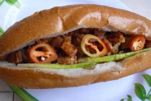 Ăn vặt Bánh Mì Heo Quay 321