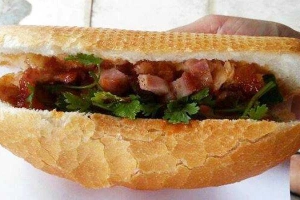 Ăn vặt Bánh Mì Heo Quay & Chả Lụa