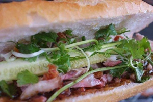 Ăn vặt Bánh Mì Heo Quay - Nguyễn Thông
