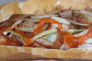 Ăn vặt Bánh Mì Heo Quay Thúy