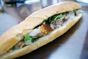 Ăn vặt Bánh Mì Heo Quay & Xíu Mại