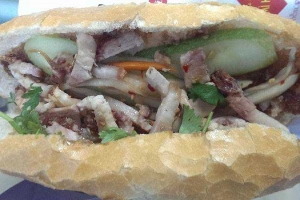 Ăn vặt Bánh Mì Hiển Mai