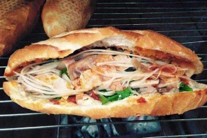 Ăn vặt Bánh Mì Hội An - Dân Chủ