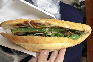 Ăn vặt Bánh Mì Hồng Vân