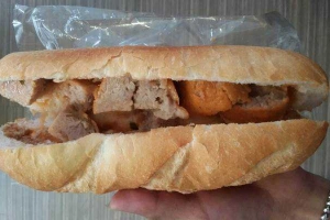 Ăn vặt Bánh Mì Kẹp Thịt