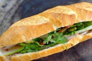 Ăn vặt Bánh Mì - Ký Túc Xá Đại Học Sư Phạm