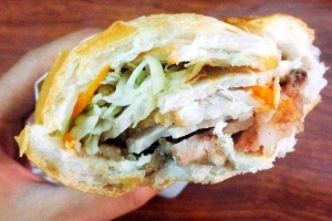 Ăn vặt Bánh Mì Linh - Nam Đồng