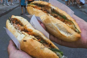 Ăn vặt Bánh Mì Madam Khánh