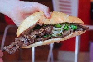 Ăn vặt Bánh Mì Minh Nhật - Nguyễn Văn Cừ